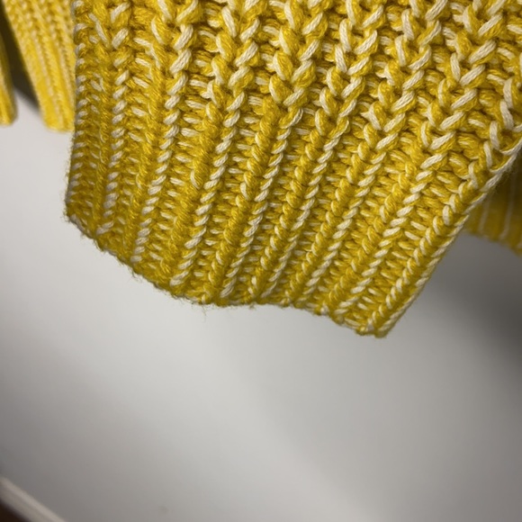 Yellow & White Crewneck Knit Sweater - Picture 7 of 13